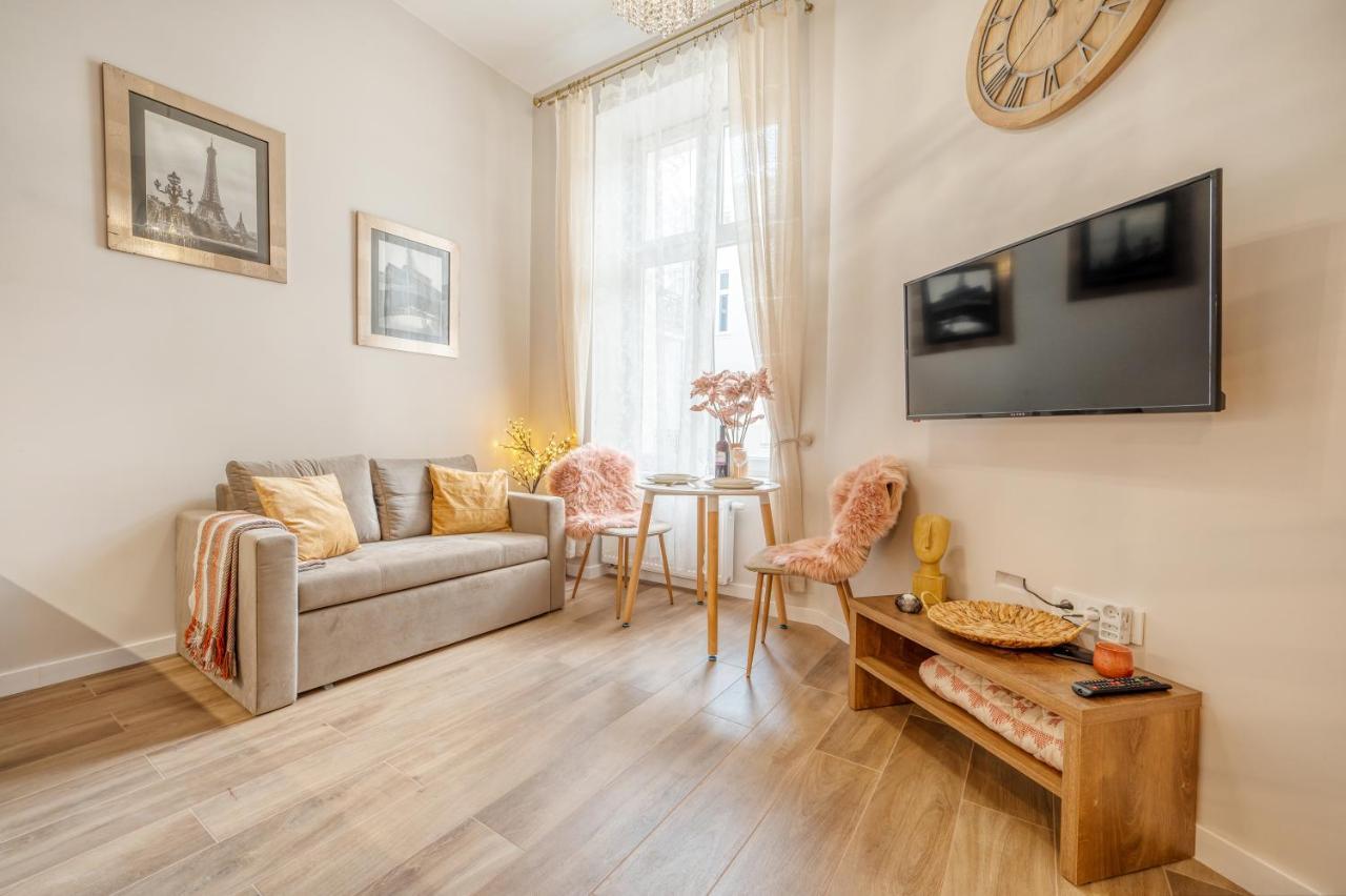 Downtown Cozy By Rentujemy Apartment